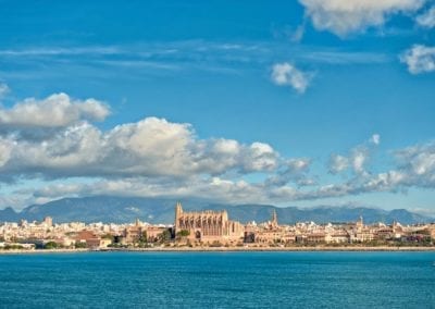 mydaycharter.com Yachtcharter Mallorca Aussicht Kathedrale Catedral Palma Tag Hafen Stadt
